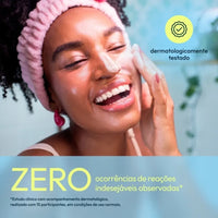 Mulher aplicando Balanço espuma de limpeza — dermatologicamente testada, zero ocorrências de reações indesejáveis