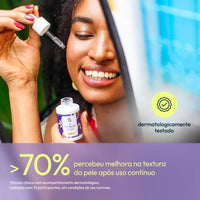 Mulher aplicando Borogodó blend de ácidos — dermatologicamente testado, mais de 70% percebeu melhora na textura da pele